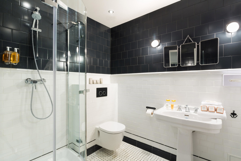 Bathroom 12
