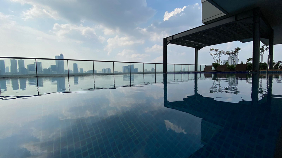 Sport & Beauty, Nice and Comfort 1BR at 25th Floor Samara Suites Apartment By Travelio, South Jakarta