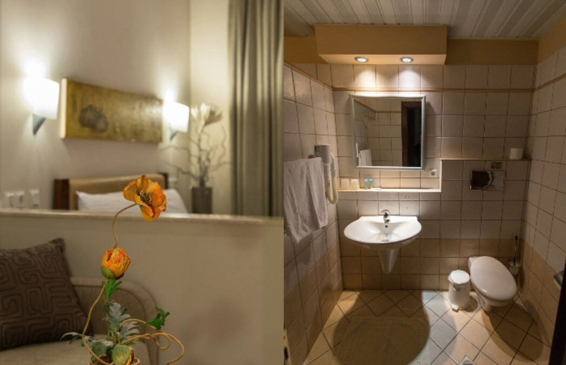 Bathroom 4, Hotel Zefyros, Central Macedonia