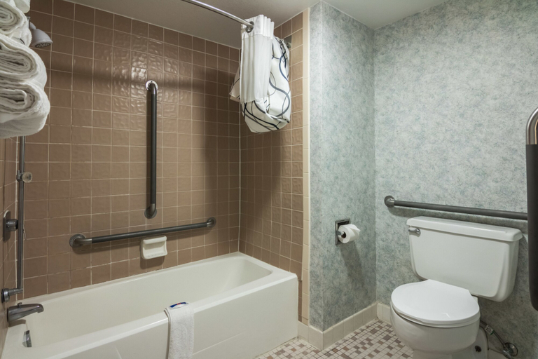 Bathroom 5, Motel 6 Saint Paul, MN - I-94, Ramsey