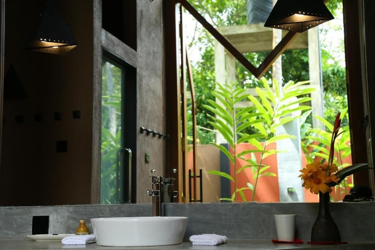 Bathroom 5, Nisala Villas, Hikkaduwa