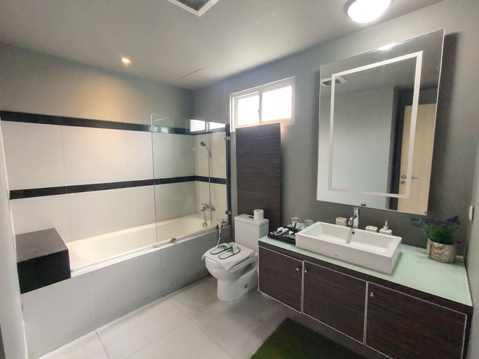 Bathroom 5, Griya Prapanca Apartment, South Jakarta