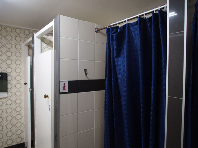 Bathroom 4