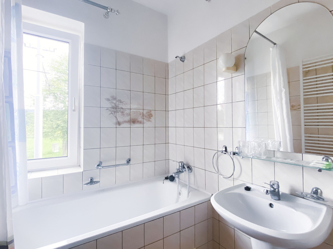 Bathroom 3, Schlosshotel Marienbad, Cheb