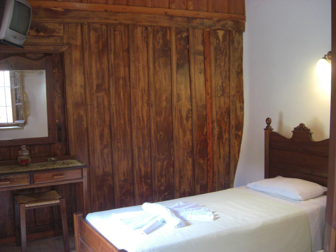 Bedroom 2, Patriko Traditional Residence, Crete