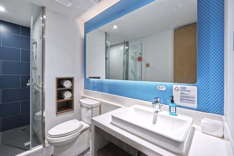Bathroom 13