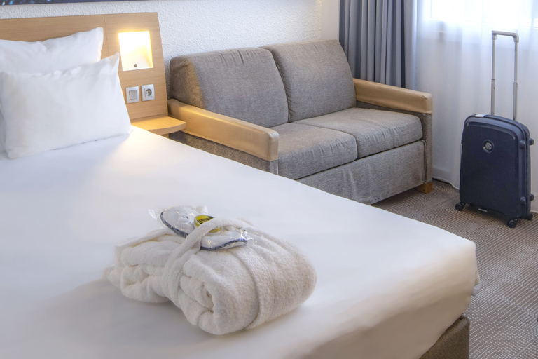 Bedroom 3, Novotel Dijon Sud, Côte-d'Or