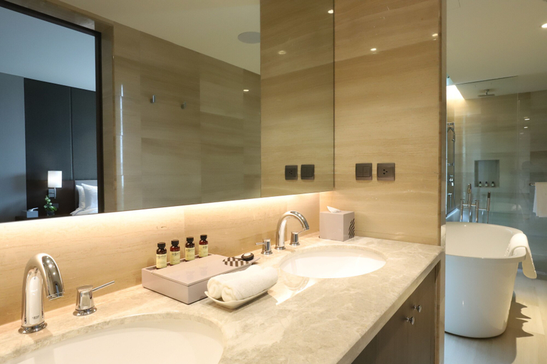 Bathroom 4, Pullman Yangon Centrepoint, Yangon