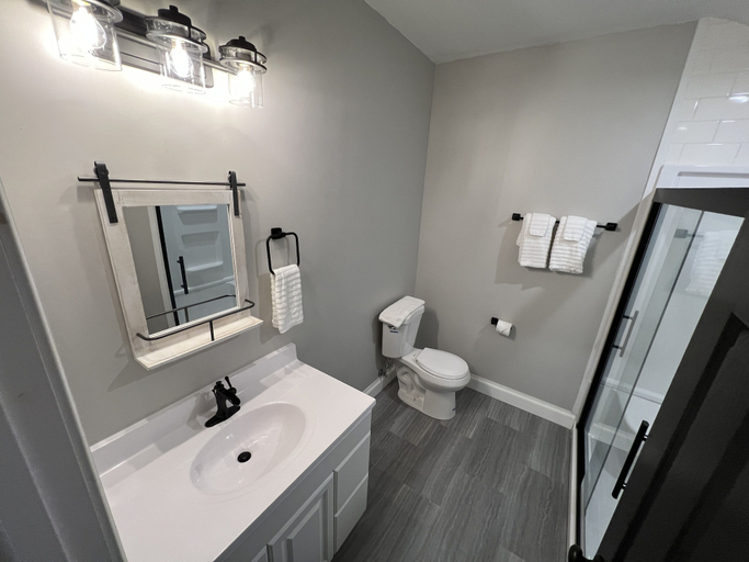 Bathroom 3, Homestay on Main, Grayson