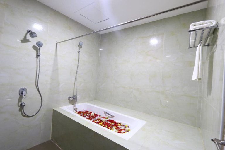 Bathroom 4, New Tiger Hotel, Mandalay