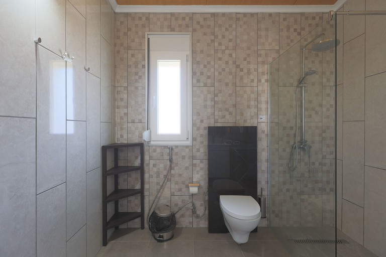 Bathroom 4, Parrots Village, Ribeira Grande