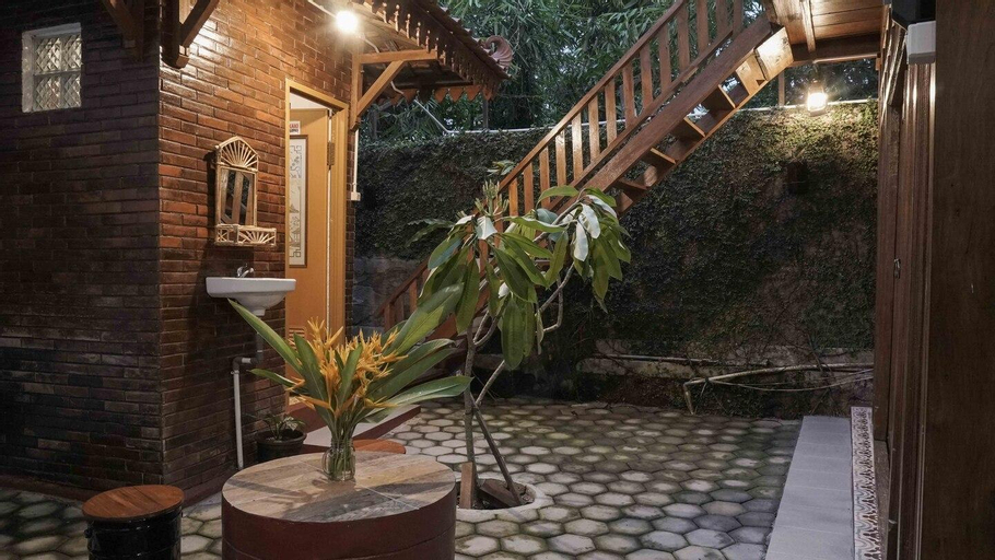 Exterior & Views 5, Rumah Kayu Joglo Yudhistira tepi sungai, 2BR, Sleman