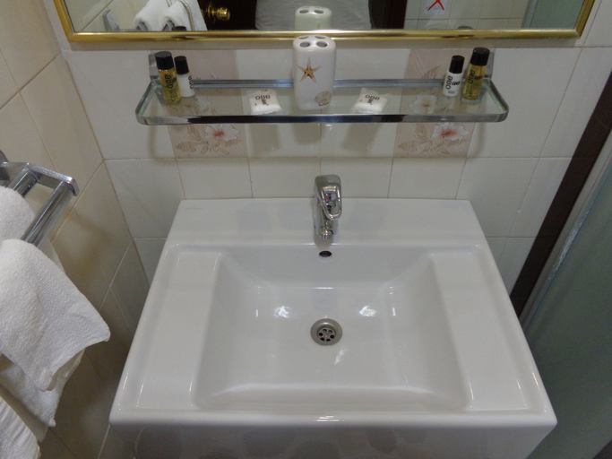 Bathroom 3, Terinikos Sunny Garden Hotel & Junior Suites, South Aegean