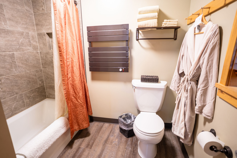 Bathroom 4, Sleeping Lady Mountain Resort & Spa, Chelan