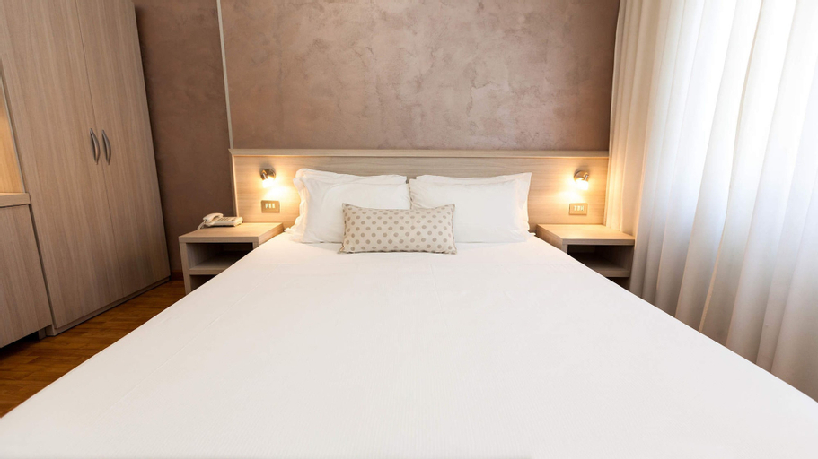 Bedroom 16