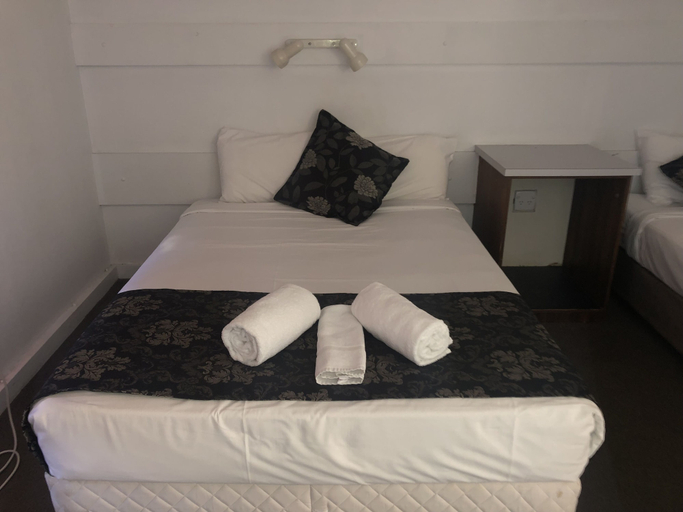 Bedroom 2, The Commercial Hotel Nambour, Maroochy - Nambour
