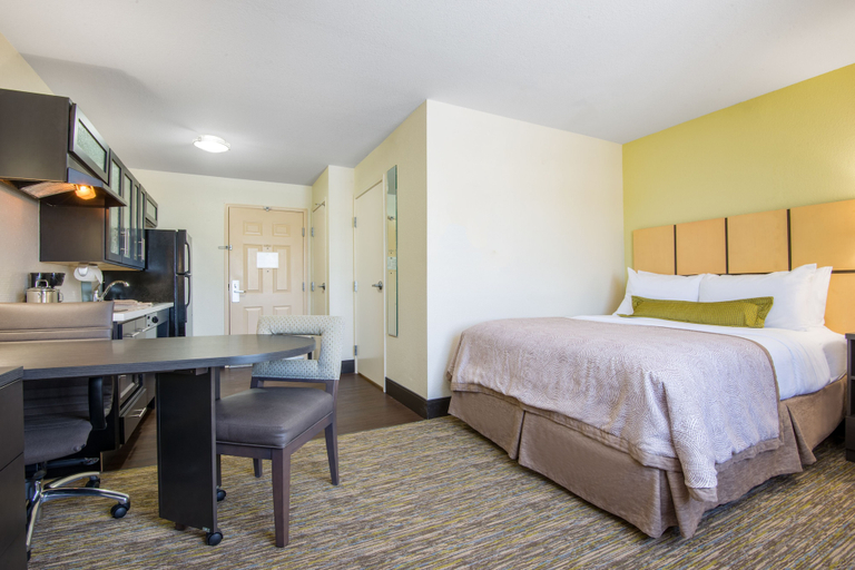 Bedroom 3, Candlewood Suites JEFFERSON CITY, Cole