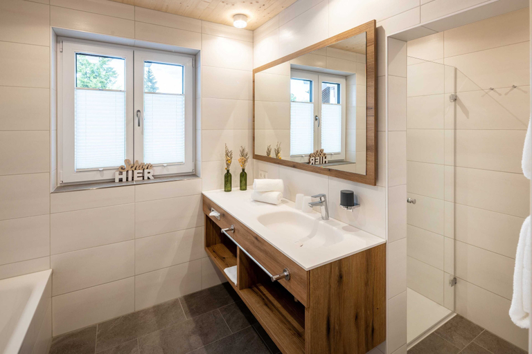 Bathroom 5, Hotel Sonnenhang Kempten, Kempten (Allgäu)