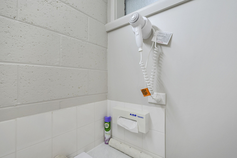 Bathroom 4, Gold Rush Inn, West Coast
