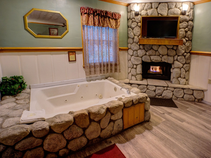 Bathroom 3, Cathy's Cottages, San Bernardino