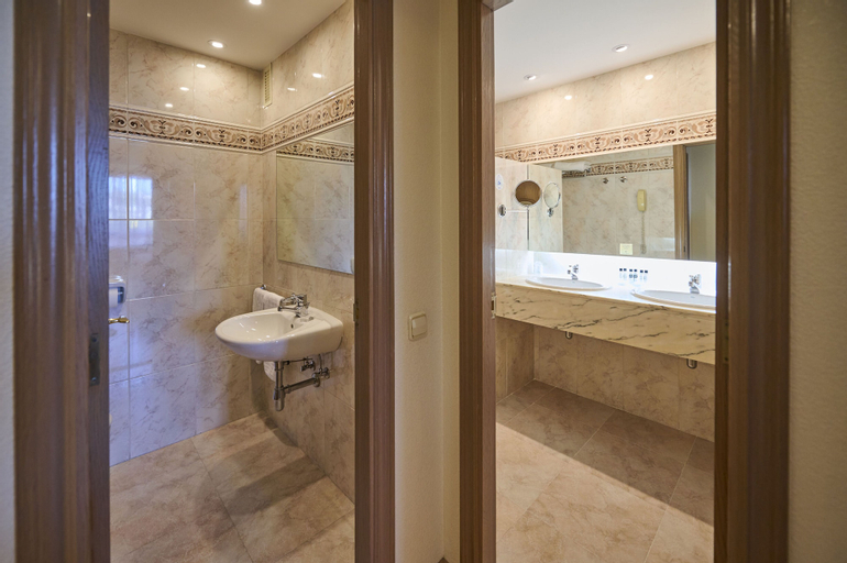 Bathroom 4