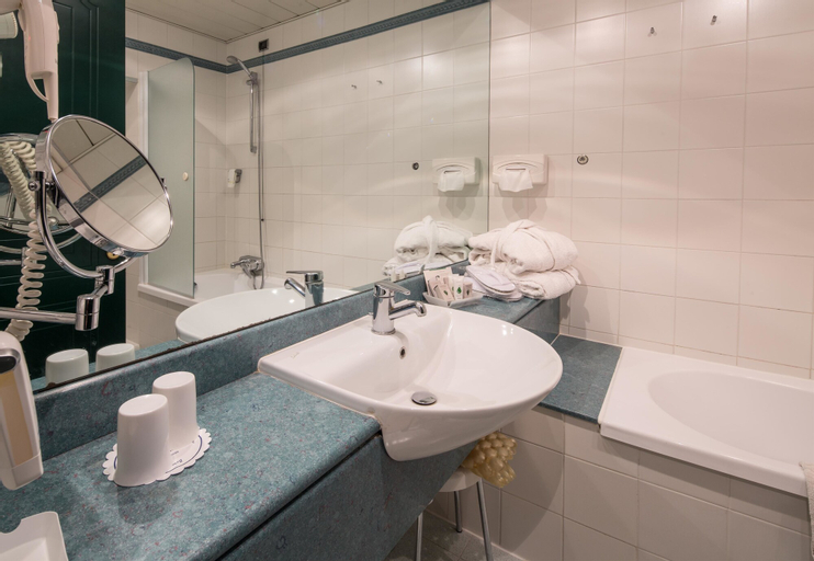 Bathroom 7