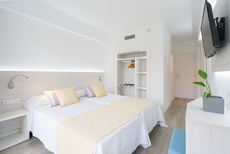 Bedroom 2, Hotel BelleVue Vistanova, Baleares