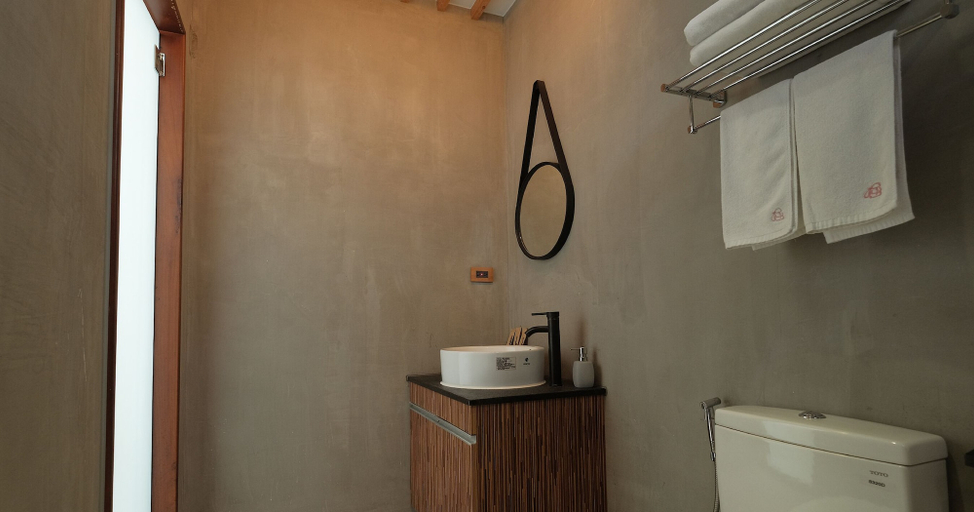 Bathroom 5, Journey Hostel, Tainan