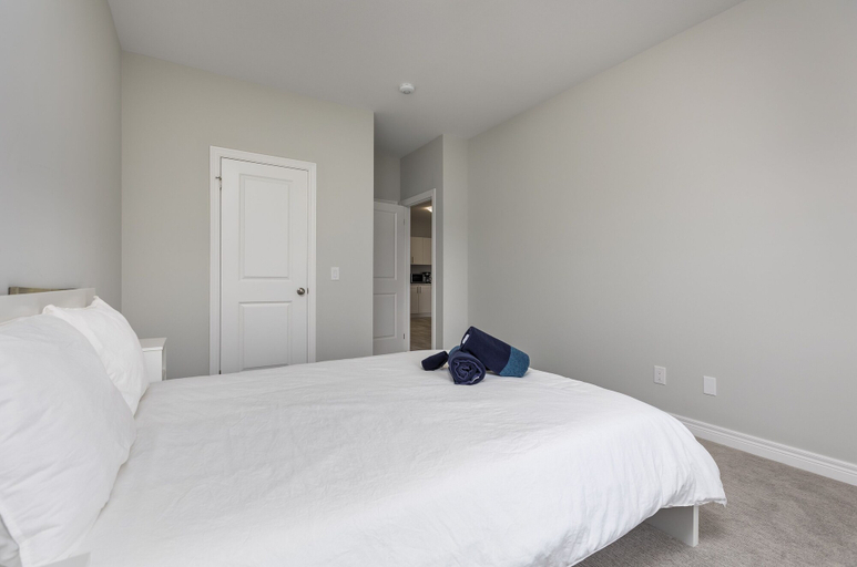 Bedroom 2, Luxury Bungalow mins Niagara falls & Brock uni, Niagara