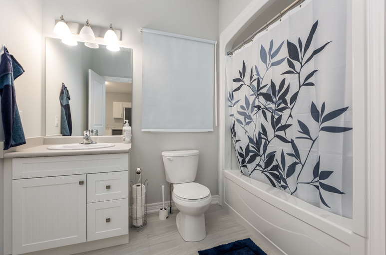 Bathroom 3, Luxury Bungalow mins Niagara falls & Brock uni, Niagara