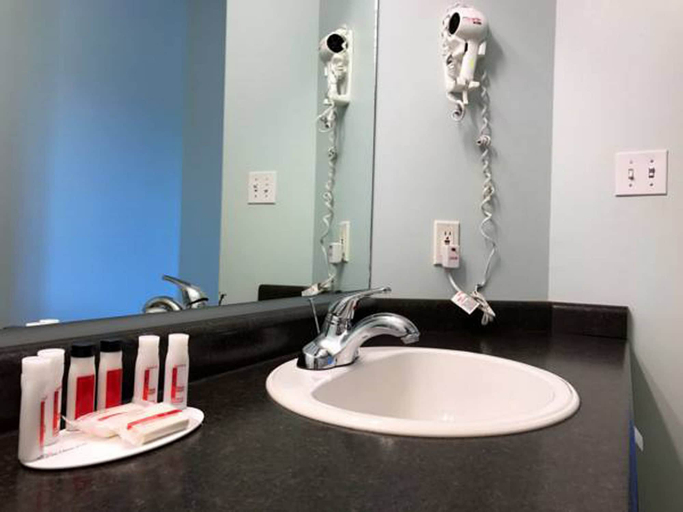 Bathroom 4, Super 8 by Wyndham Kindersley, Division No. 13