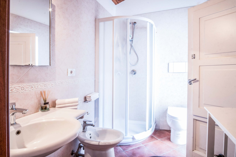 Bathroom 3, Maison Palazzo Correale, Napoli