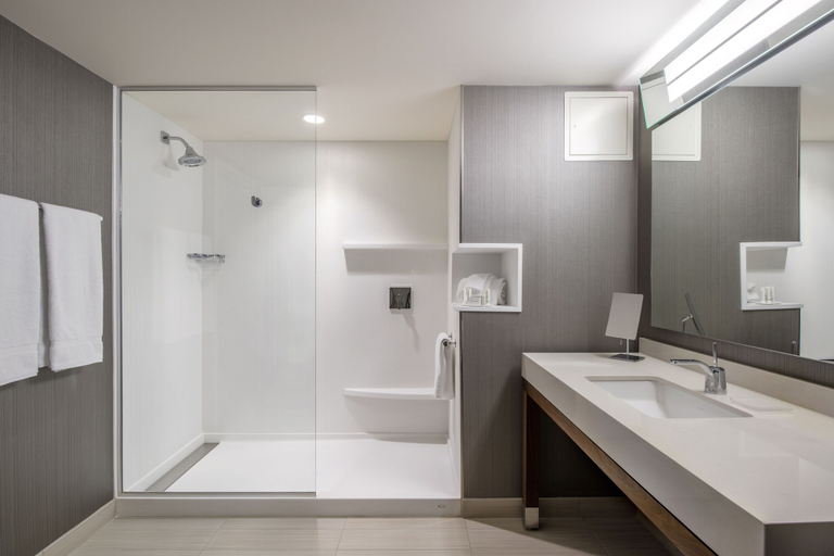 Bathroom 3, Hotel Dene & Conference Centre, Division No. 12