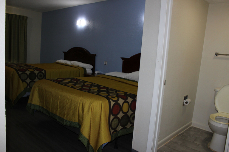 Bedroom 4, Relax Inn, Madison