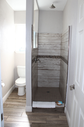 Bathroom 4, Shoreline Suites & Cabana Cottages, Volusia