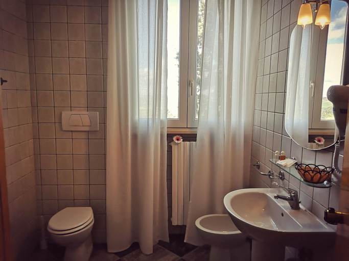 Bathroom 5, il Chiostro delle Cererie, Matera