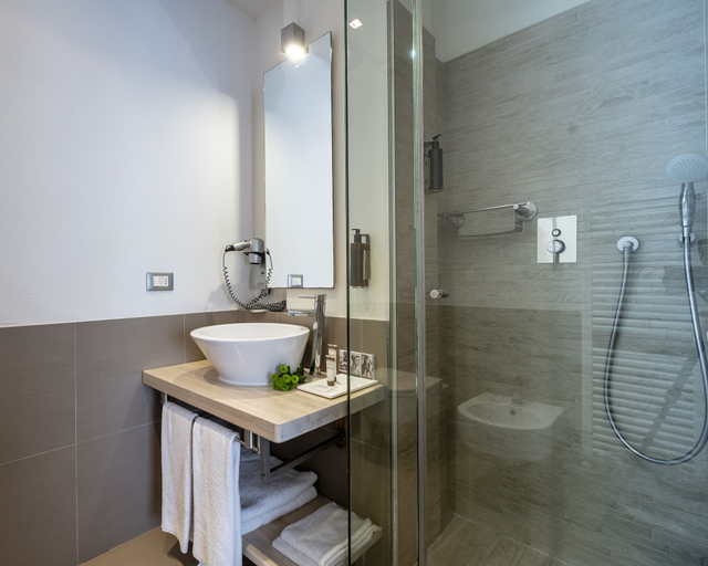 Bathroom 4, Le Rose Spa Hotel, Rimini
