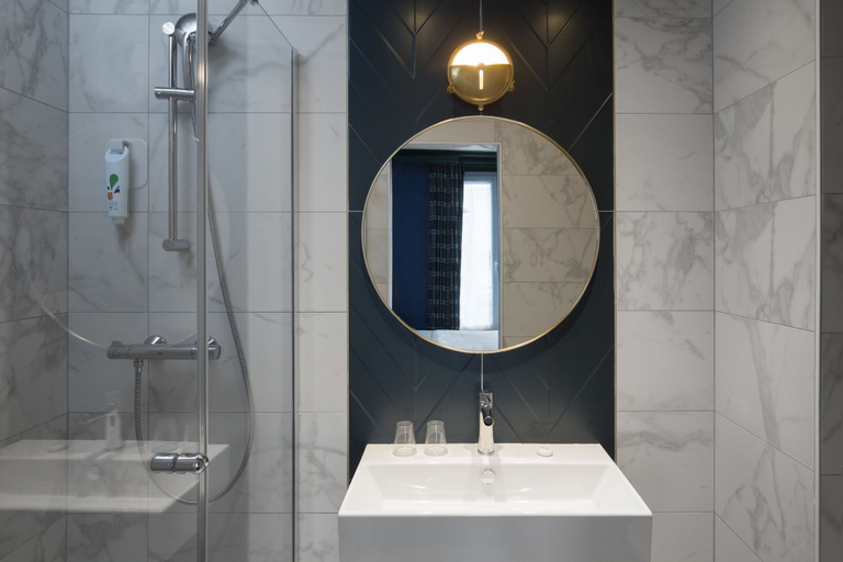 Bathroom 5, ibis Styles Paris Nation Cours de Vincennes, Paris