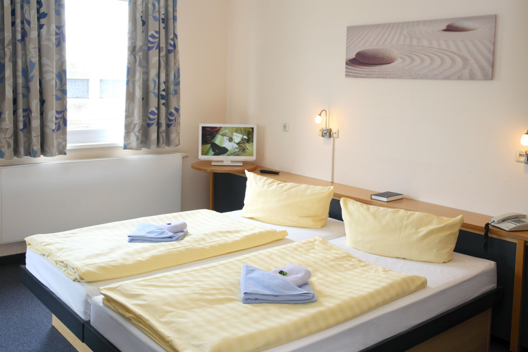 Bedroom 3, VCH Hotel Greifswald, Vorpommern-Greifswald