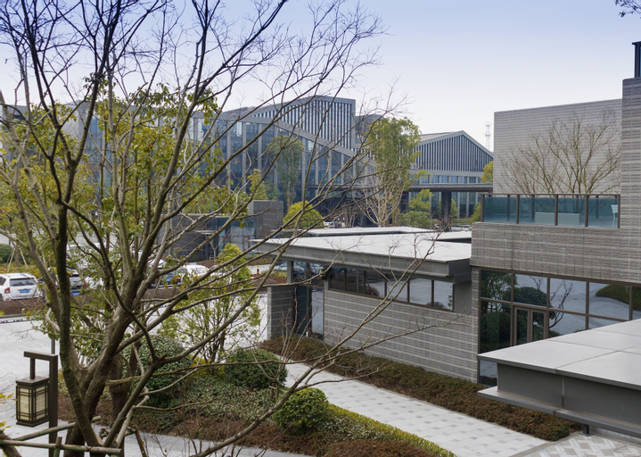 Exterior 3