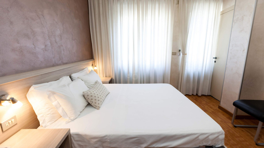 Bedroom 14