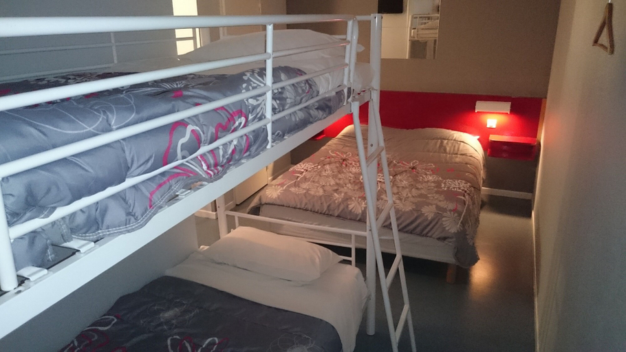 Bedroom 3, Hotel du Triangle, Moselle