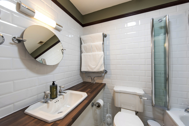 Bathroom 4, Ben Nevis Hotel & Leisure Club, Highland