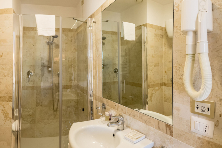 Bathroom 4, Hotel Modigliani, Rome