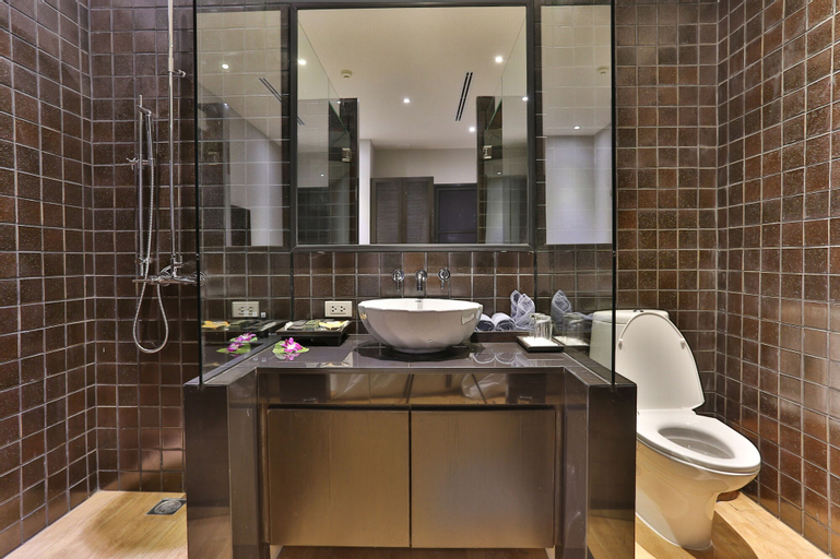 Bathroom 10