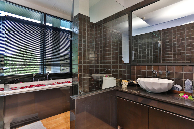Bathroom 9