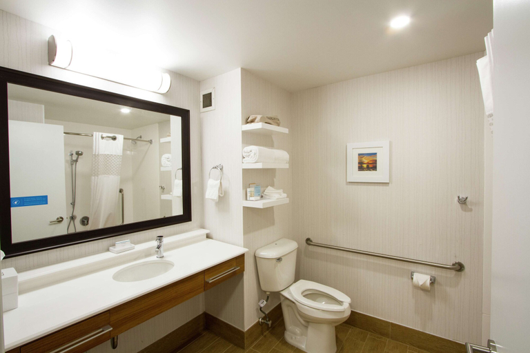 Bathroom 4, Hampton Inn by Hilton Vancouver-Airport/Richmond, Greater Vancouver