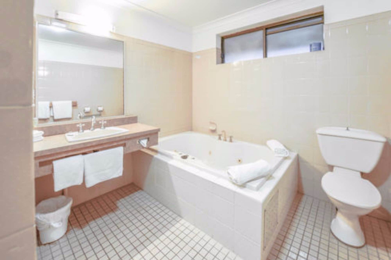 Bathroom 4, Meninya Palms Moama, Murray