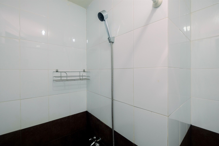 Bathroom 5, Relaxing 2BR at Green Pramuka Apartment, Central Jakarta