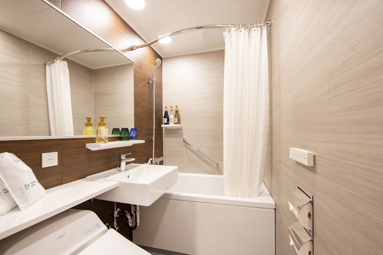 Bathroom 4, karaksa hotel grande Shin-Osaka Tower, Osaka